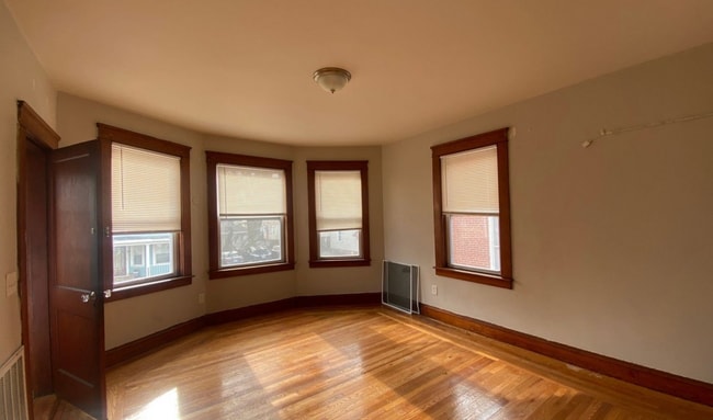 Building Photo - 19 Sparrow St Unit 1