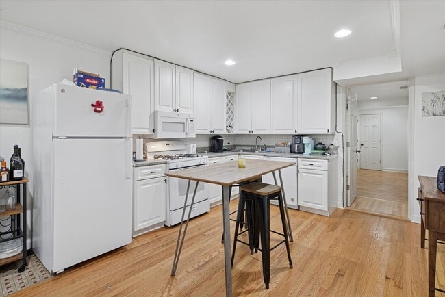 Photo - 1950 N Hudson Ave