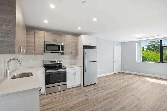 Building Photo - 632 Centre St Unit 301