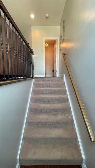 Photo - 574 E Vanderbilt Dr