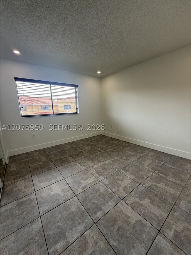 2775 W 61st St Unit 202