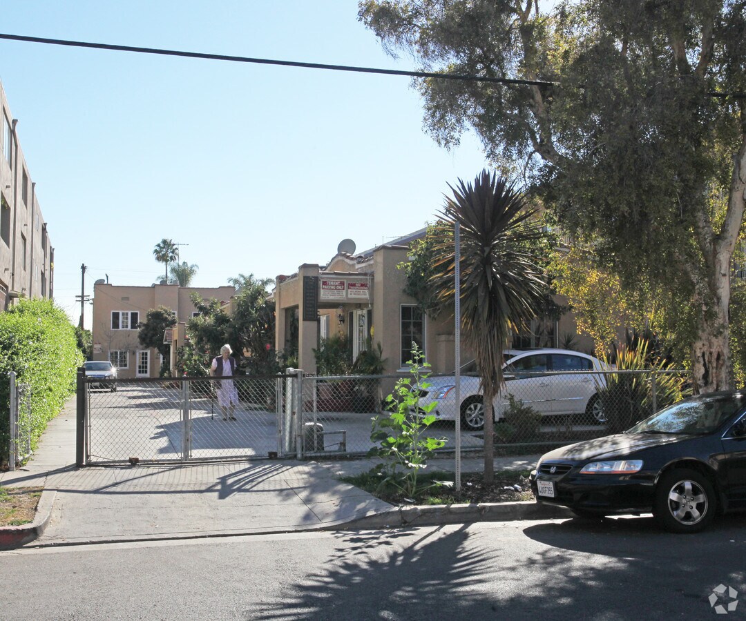 Photo - 5124 De Longpre Ave Apartments