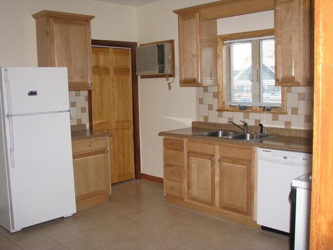 Photo - 384 Medford St Unidad 1