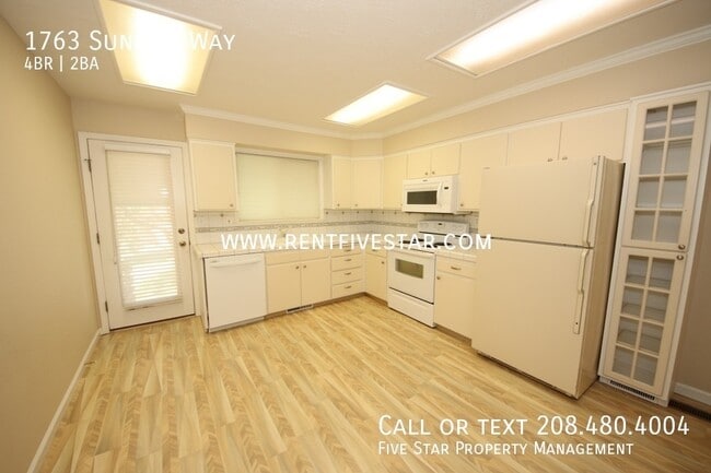 Photo - 1763 Sunrise Way