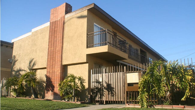 Building Photo - 5631 W Jefferson Blvd Unit 3 Rental