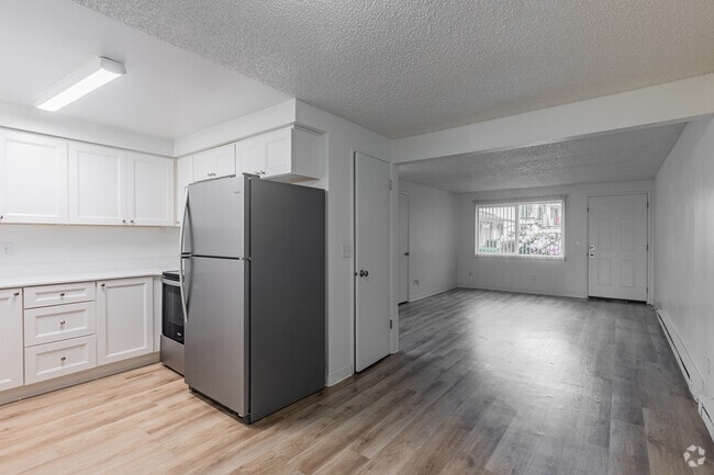 2 habitaciones, 1 baño - 843 pies cuadrados - Cocina - PineWood Commons