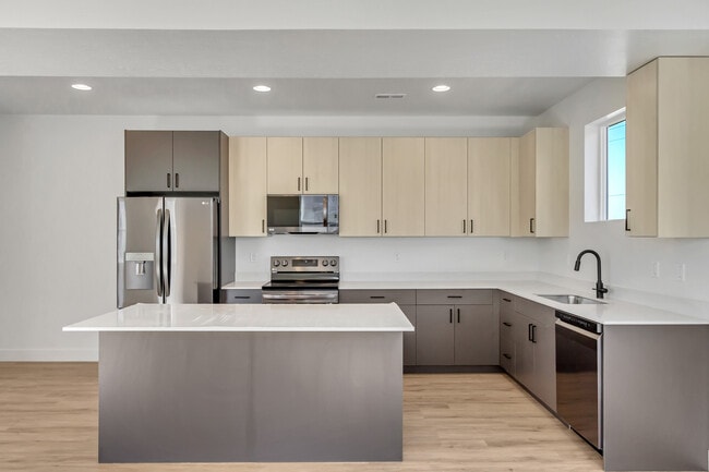 Photo - 5913 Wasatch Dr