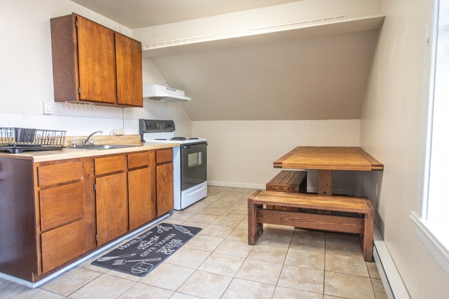 UNIT B KITCHEN - 813 N Market St Unit B