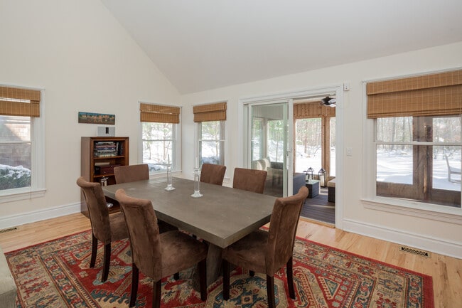 Photo - 19 Grape Arbor Ln