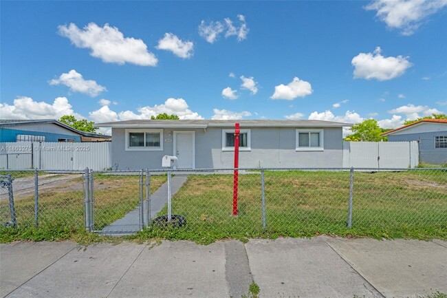 Photo - 19400 SW 114th Ave House