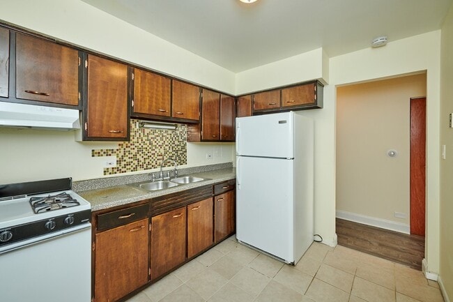 Photo - 2411 W Fargo Ave Unit 306