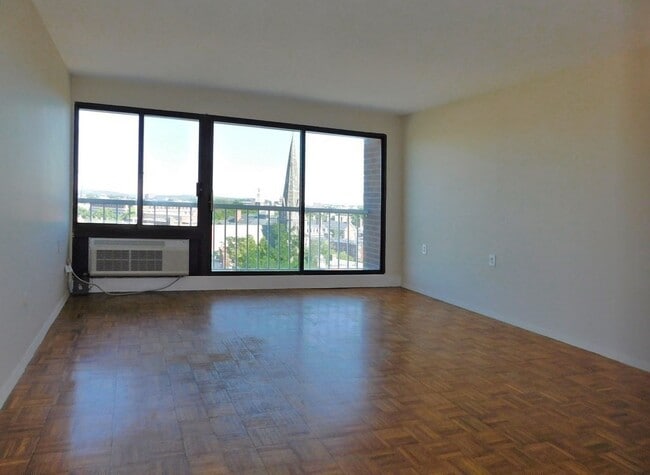Building Photo - 1105 Massachusetts Ave Unit 9D