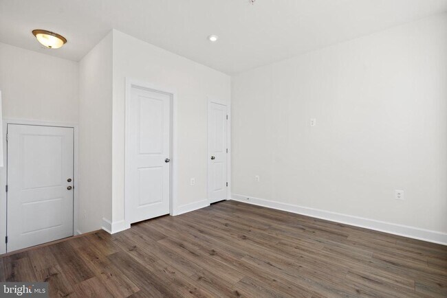 Photo - 596 Watermans Dr