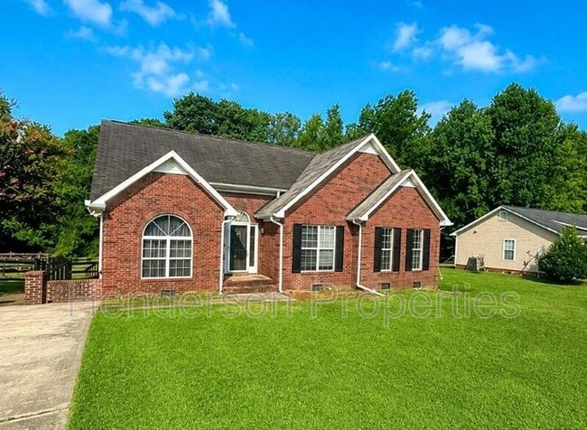 Building Photo - 2413 River Chase Dr
