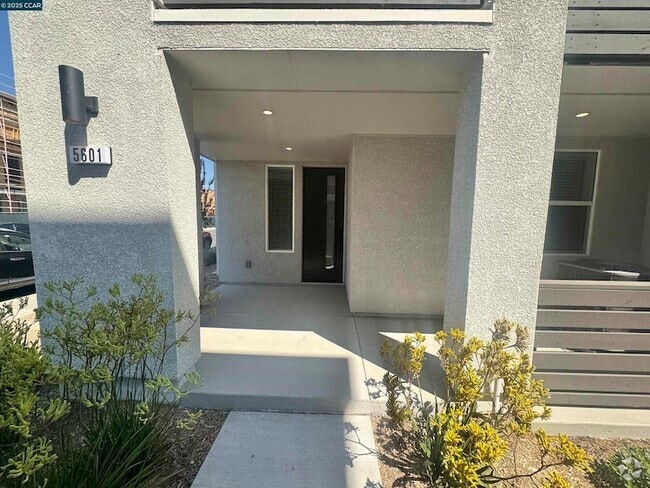 Building Photo - 5601 Linen Ct Rental