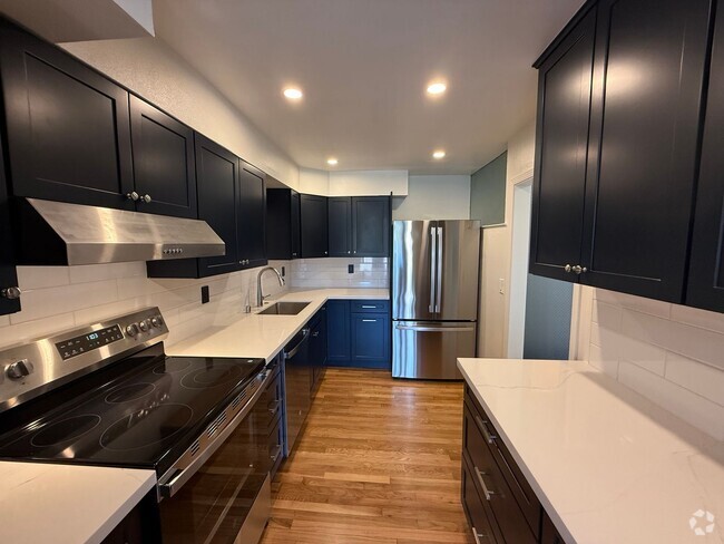 Building Photo - STUNNING, MODERN UPDATES. 2BD/1BA TIBURON ... Unit 82 Rental
