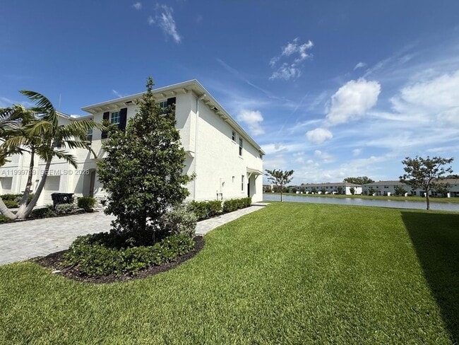 Photo - 6931 Harbours Edge Ave