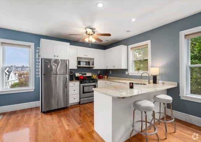 Building Photo - 14 Wilbur St Unit 3 Rental