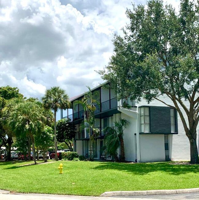 Photo - The Palms At Forest Hills - 2930 Forest Hi...