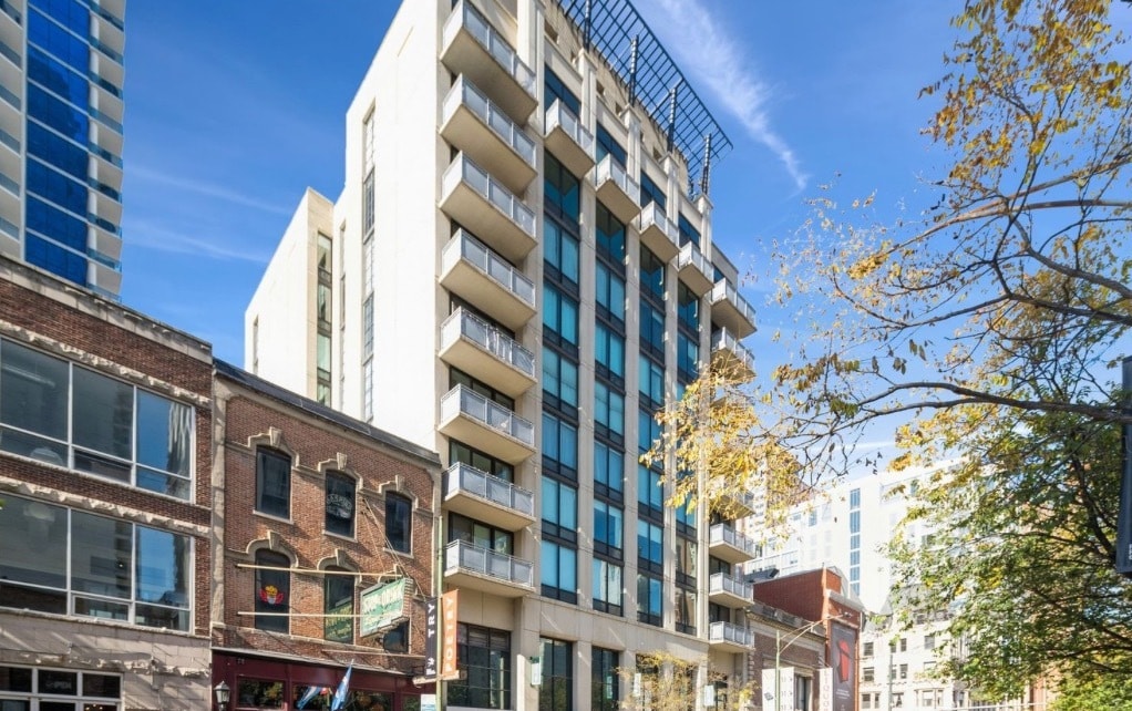 Exterior of Building - 744 N Clark St (Chicago, IL)