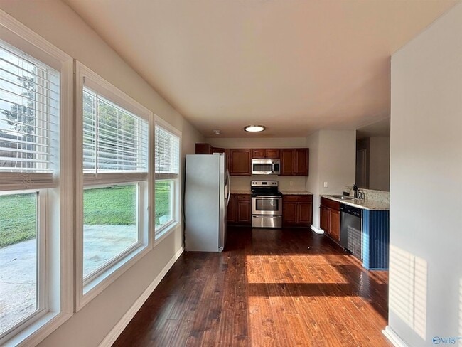 Photo - 2110 Fernbrook Dr NE