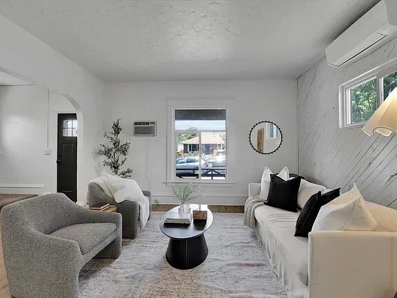 Photo - 2218 E Pacific Ave