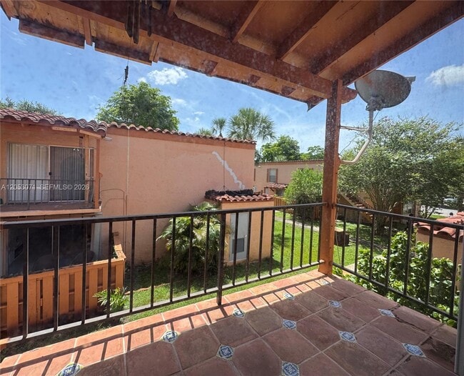 Building Photo - 7208 Fairway Dr Unit I14