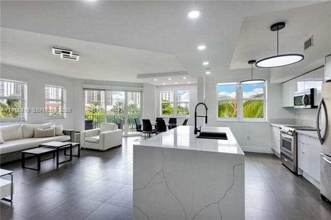 Photo - 19900 E Country Club Dr Unit 19900 E Country Club Dr # 311