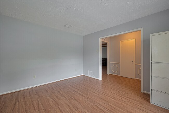 Building Photo - 9403 Vickijohn Dr Rental