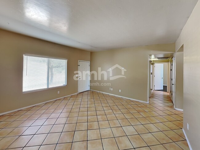 Photo - 501 W Placita Durango