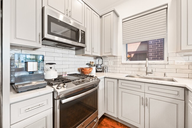 Photo - 840 W Erie St Unit 4