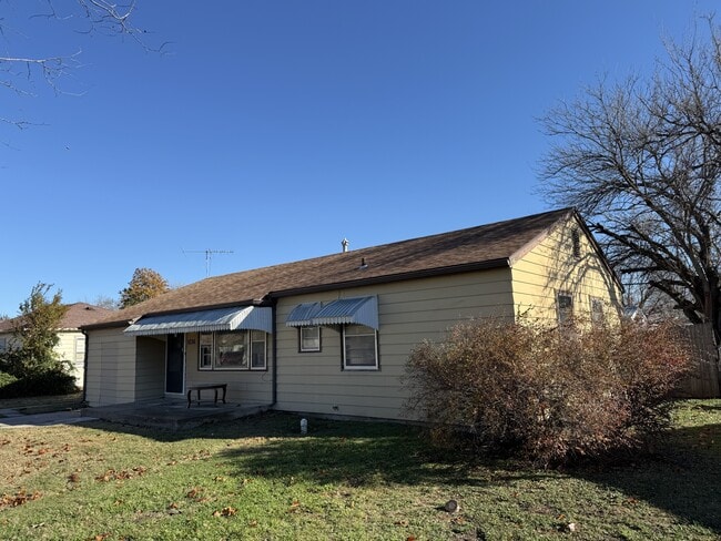 Building Photo - 1036 College Ln