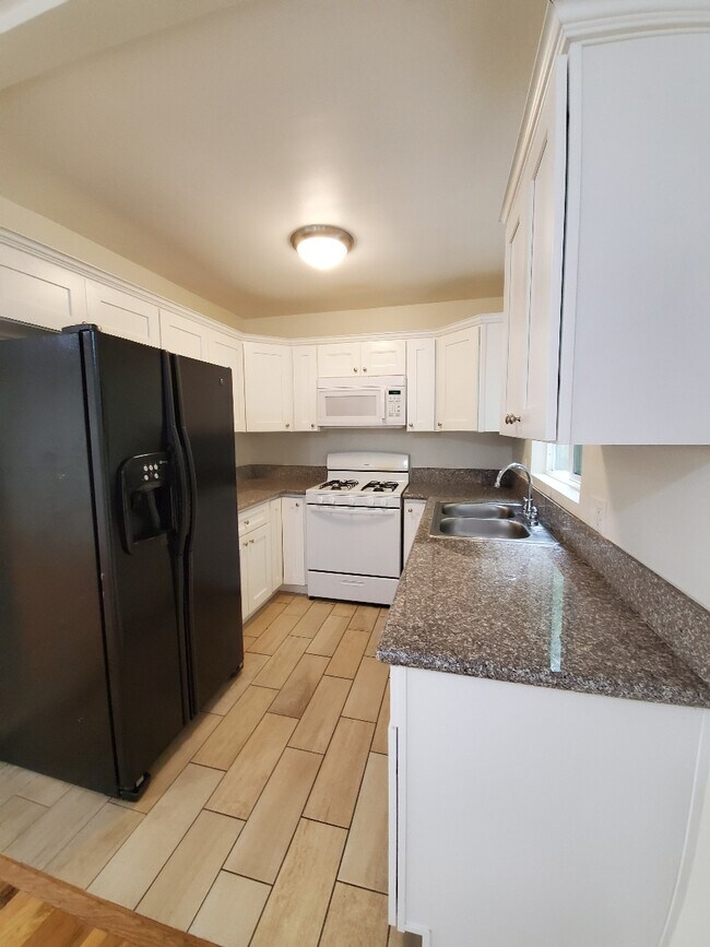 Photo - 5540 Mammoth Ave Unit Apt3