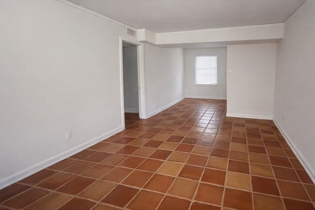 Building Photo - 1928 North Blvd Unit 02