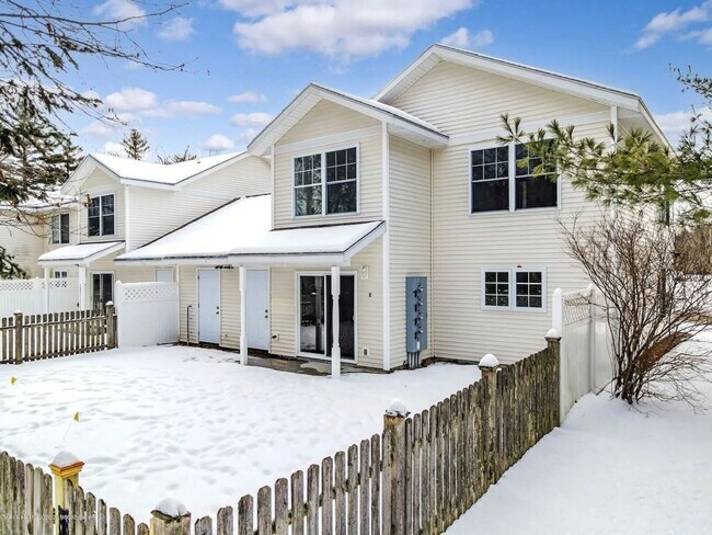 Photo - 3BR/2.5BA Townhouse Available July 1st!!! - Great Residential Neighborhood!!