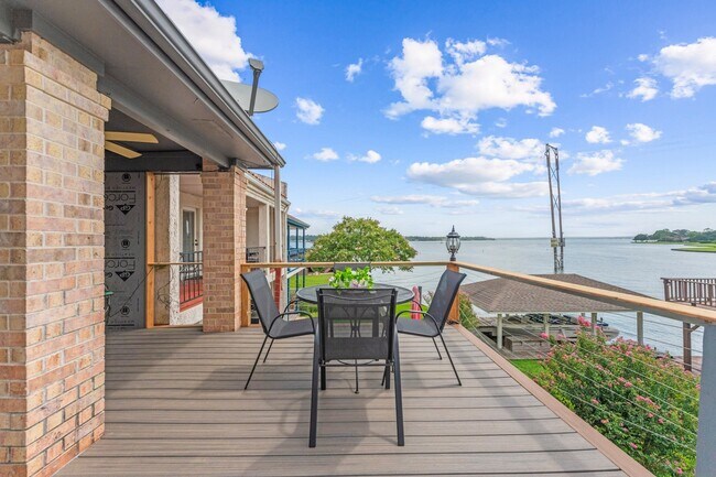 Photo - 225 Capetown Way