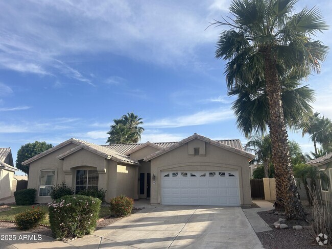 Building Photo - 542 S Cholla St Rental