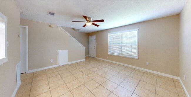Photo - 210 W G St