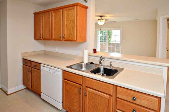 Photo - 623 Wyndhurst Dr