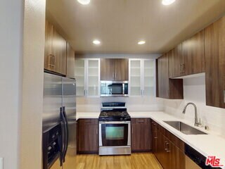 Photo - 1040 Glendon Ave