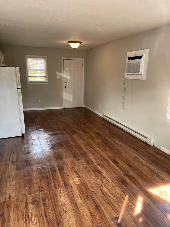 Photo - 587 Whitlock Rd Unidad Apt. 2A