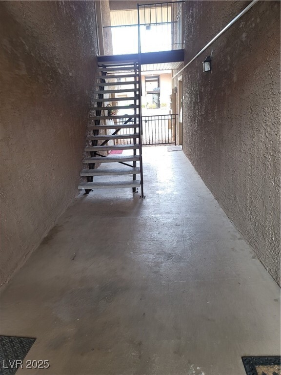 Building Photo - 5121 River Glen Dr Unit 143