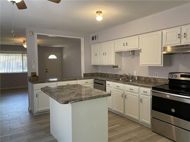 Photo - 1303 Barrington Dr