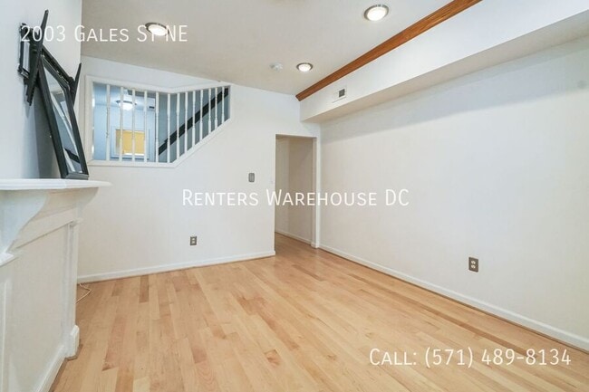 Photo - 2003 Gales St NE