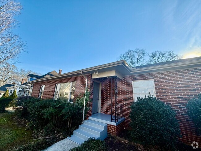 Building Photo - Charming 2-Bedroom Apartment in Decatur, A...