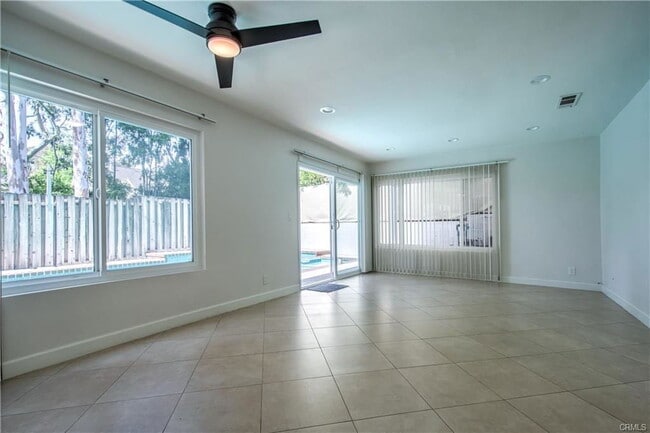 Photo - 23925 Copenhagen St