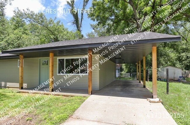 Photo - 2731 W Chestnut St