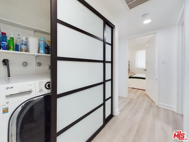 Photo - 4551 Kester Ave Unidad 1