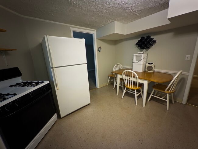 Building Photo - 850 Cherrydale Ln Unit 1