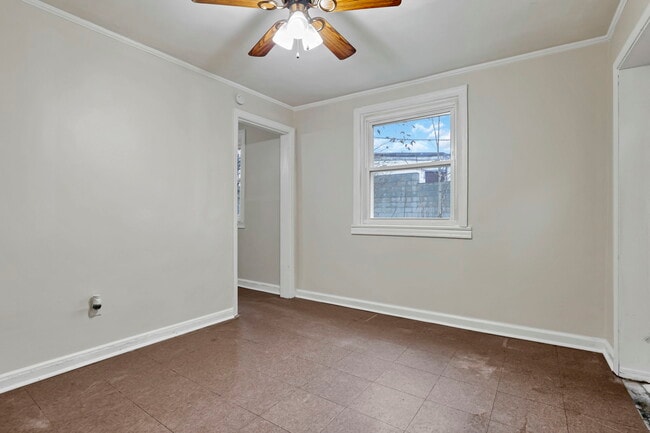 Building Photo - 18 Pinewood Dr Unit D